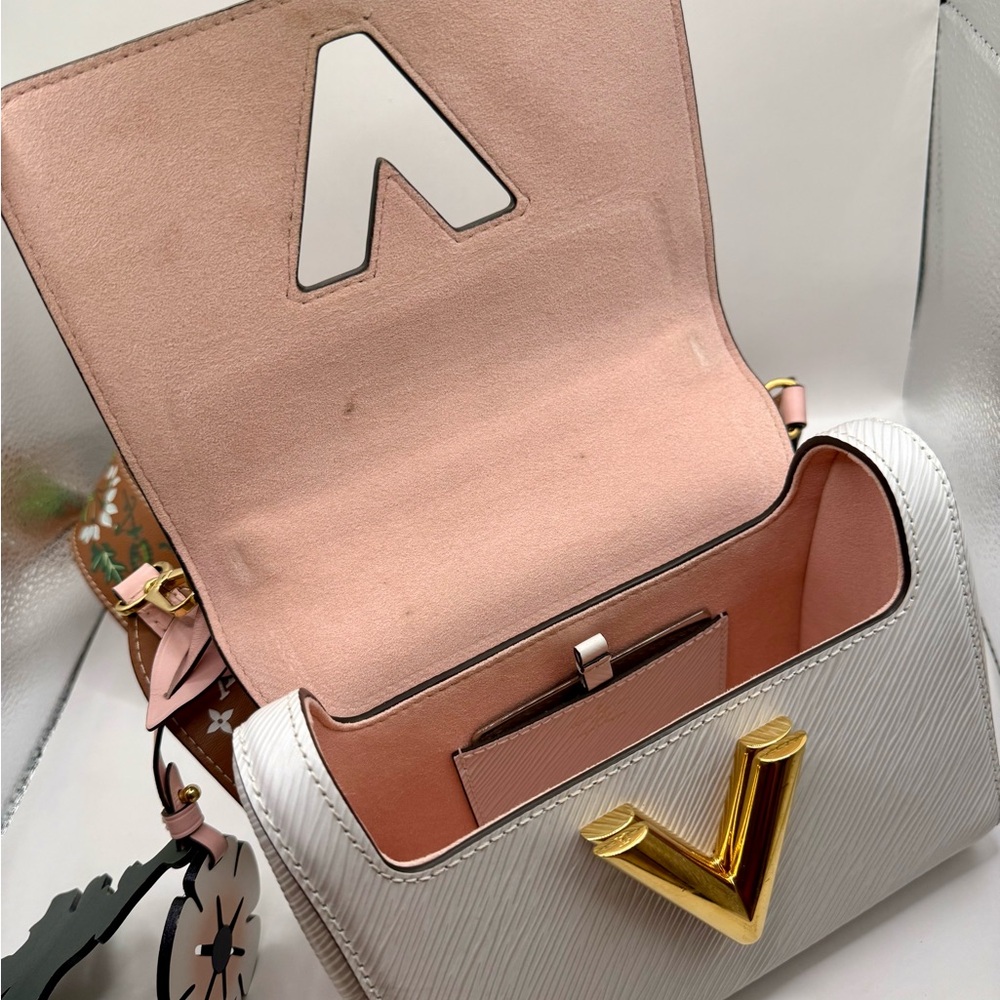 Louis Vuitton Bag - Picture 3 of 12